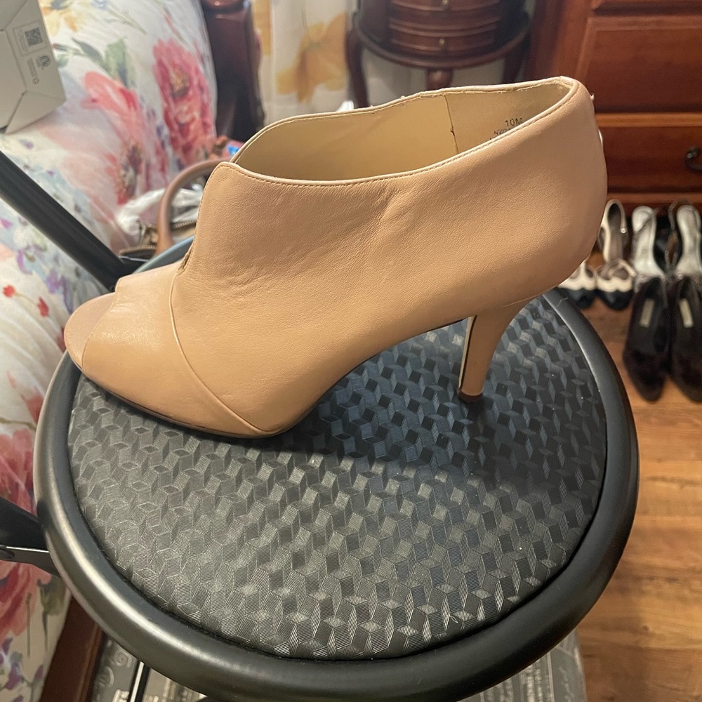 Shoes - Picture 3 of 4